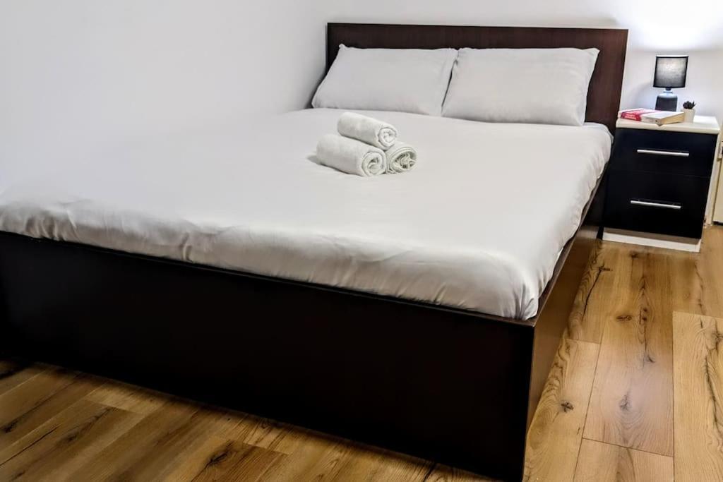 Cosy One Bedroom Flat With Free Parking & Wifi Клуж-Напока Екстериор снимка